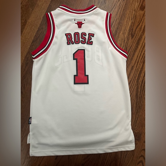 Women Chicago Bulls Jersey - Picture 2 of 3